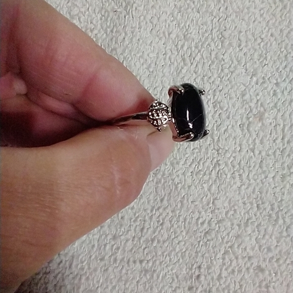 Silvertone black 🖤 stone 🪨 ring 💍 9 - Picture 3 of 5